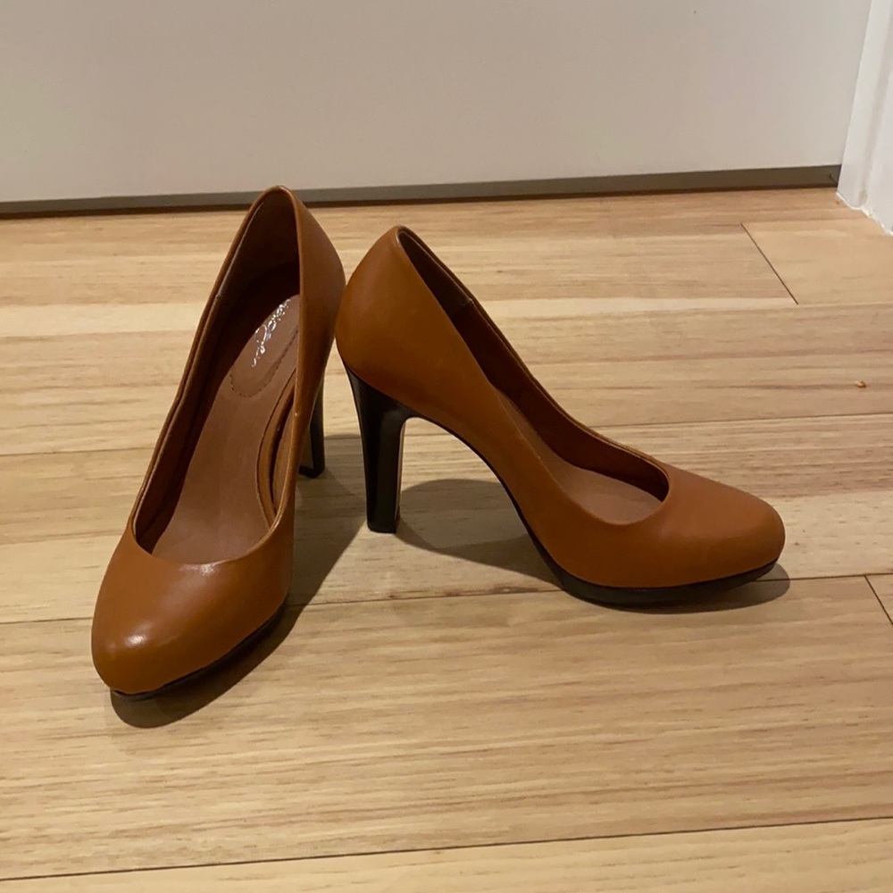 Halogen Heels Size 4